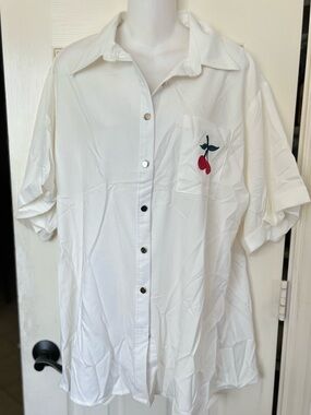 NWT Women’s White Button-Down Shirt with Cherry Embroidery XXL